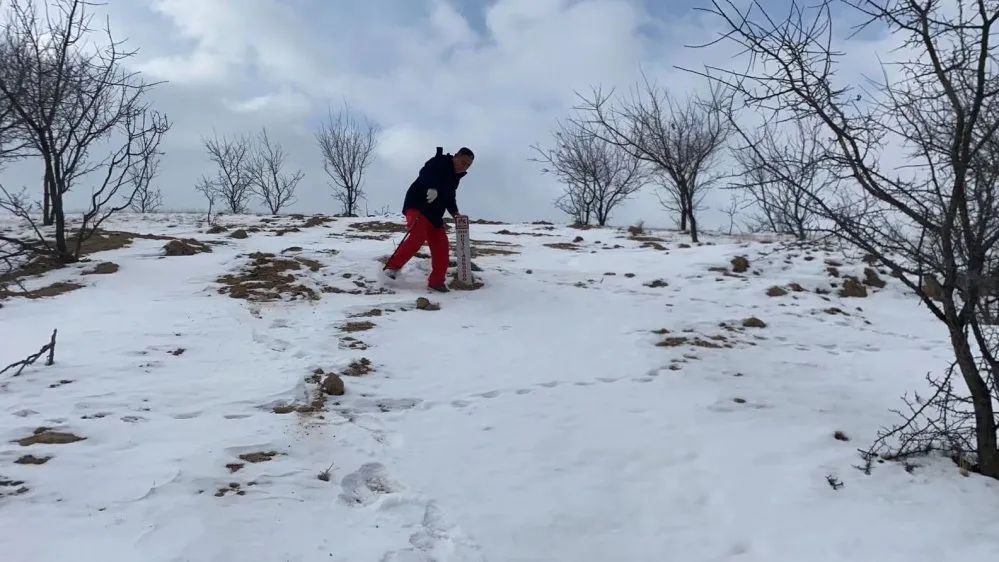 致敬！冰雪路上的巡線人